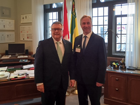 Photo of CIU National President Jean-Pierre Fortin and Minister of Public Safety Ralph Goodale, March 23