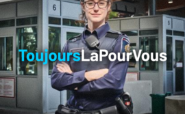 Photo d'une agente des services frontaliers avec les mots Toujours là pour vous