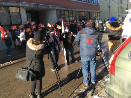 Des membres du SDI manifestent à Moncton